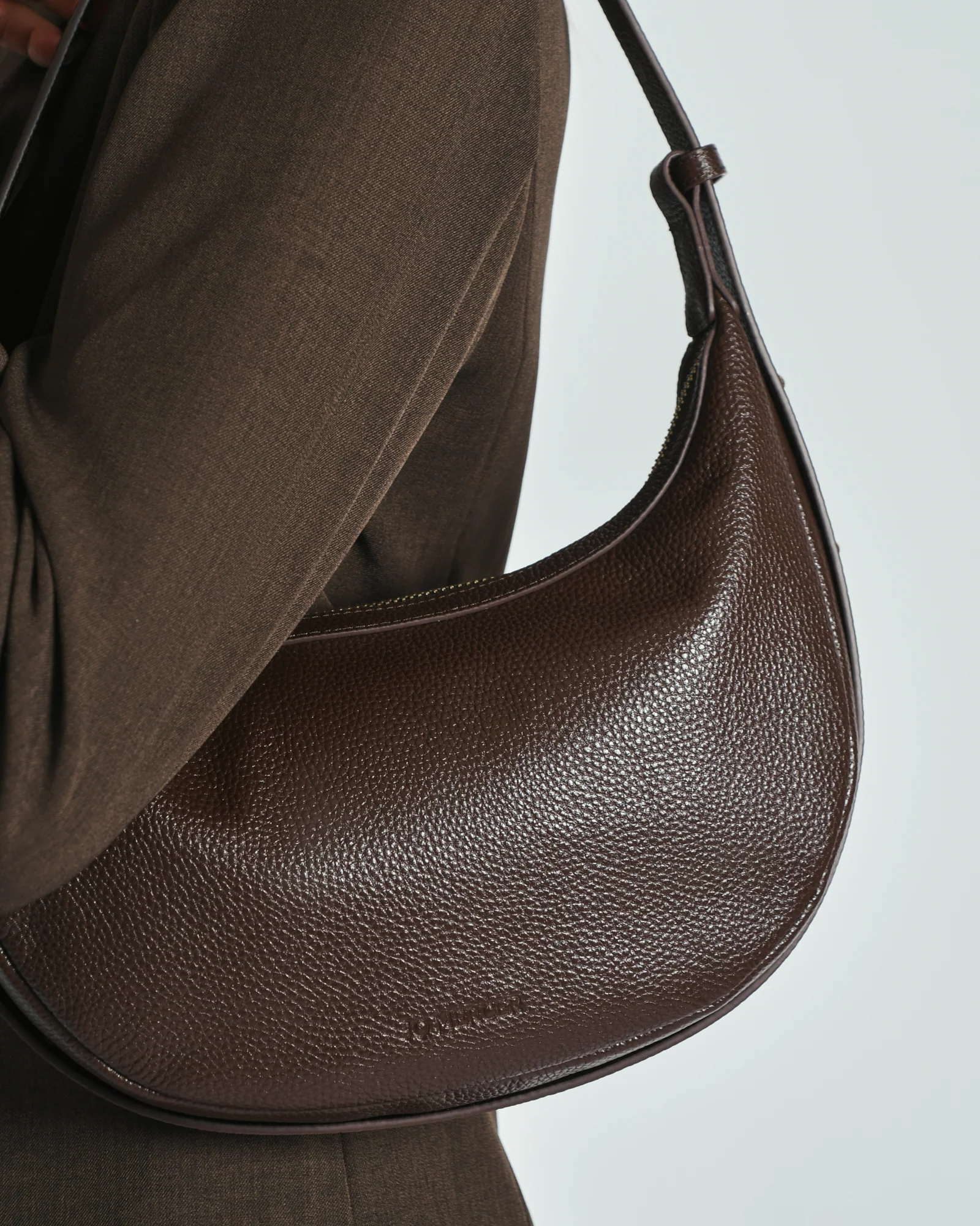 TAYA SHOULDER BAG BITTER CHOC LEATHER - Image 2